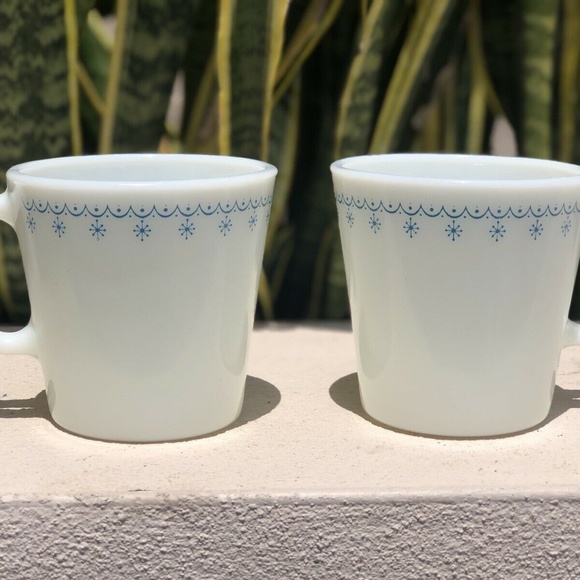 Vintage Kitchen 2 Vtg Pyrex Corning Snowflake Garland Blue Mugs